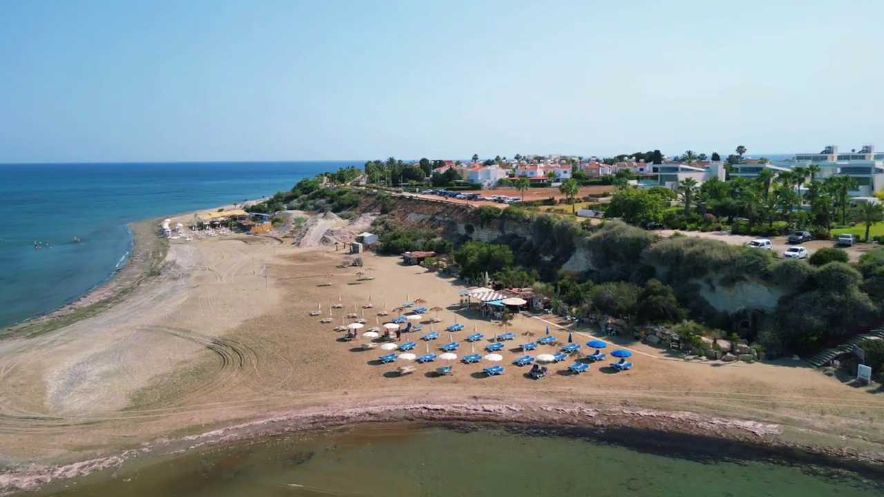 Faros Beach, Pervolia