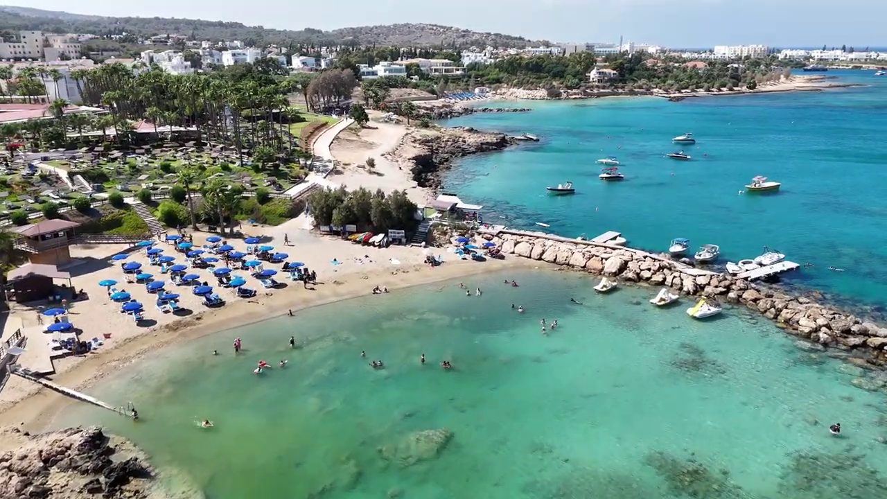 Nisia Loumbardi Beach
